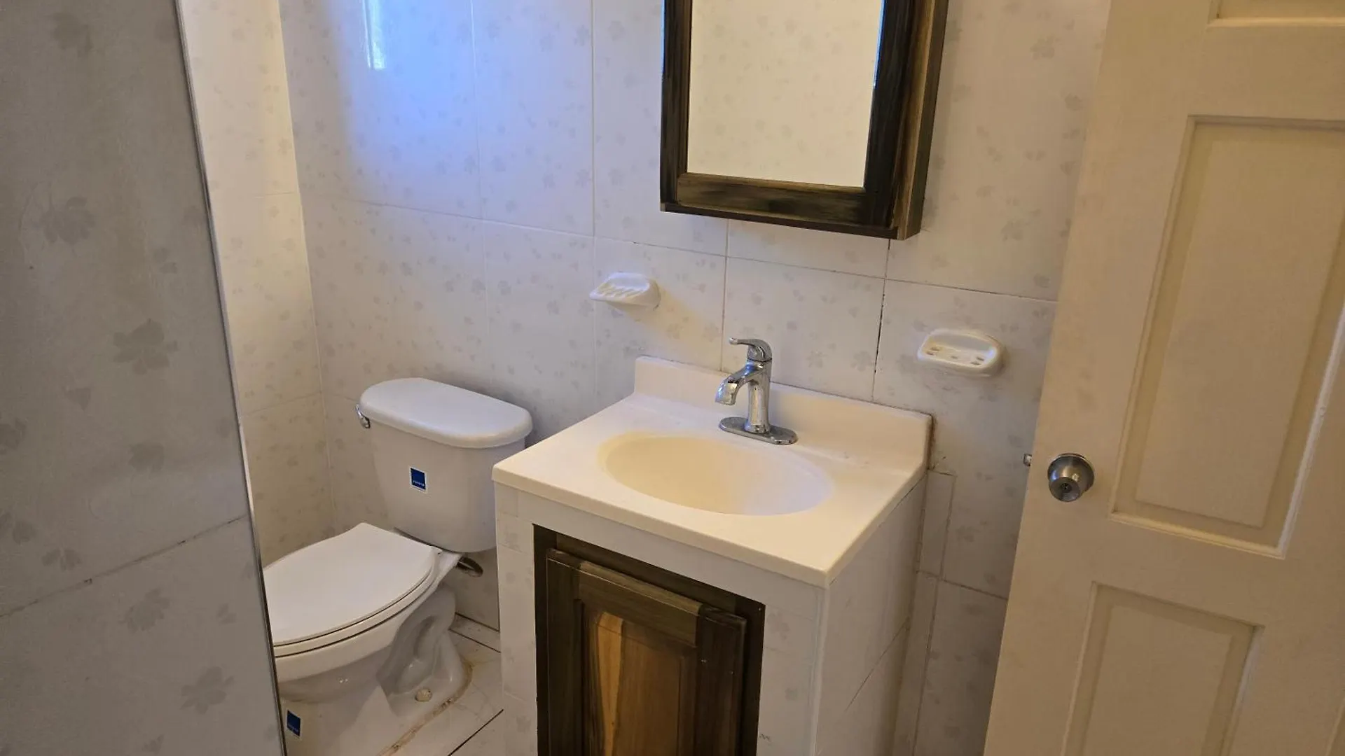 Poinciana Apartment Two مونتيغو باي جامايكا