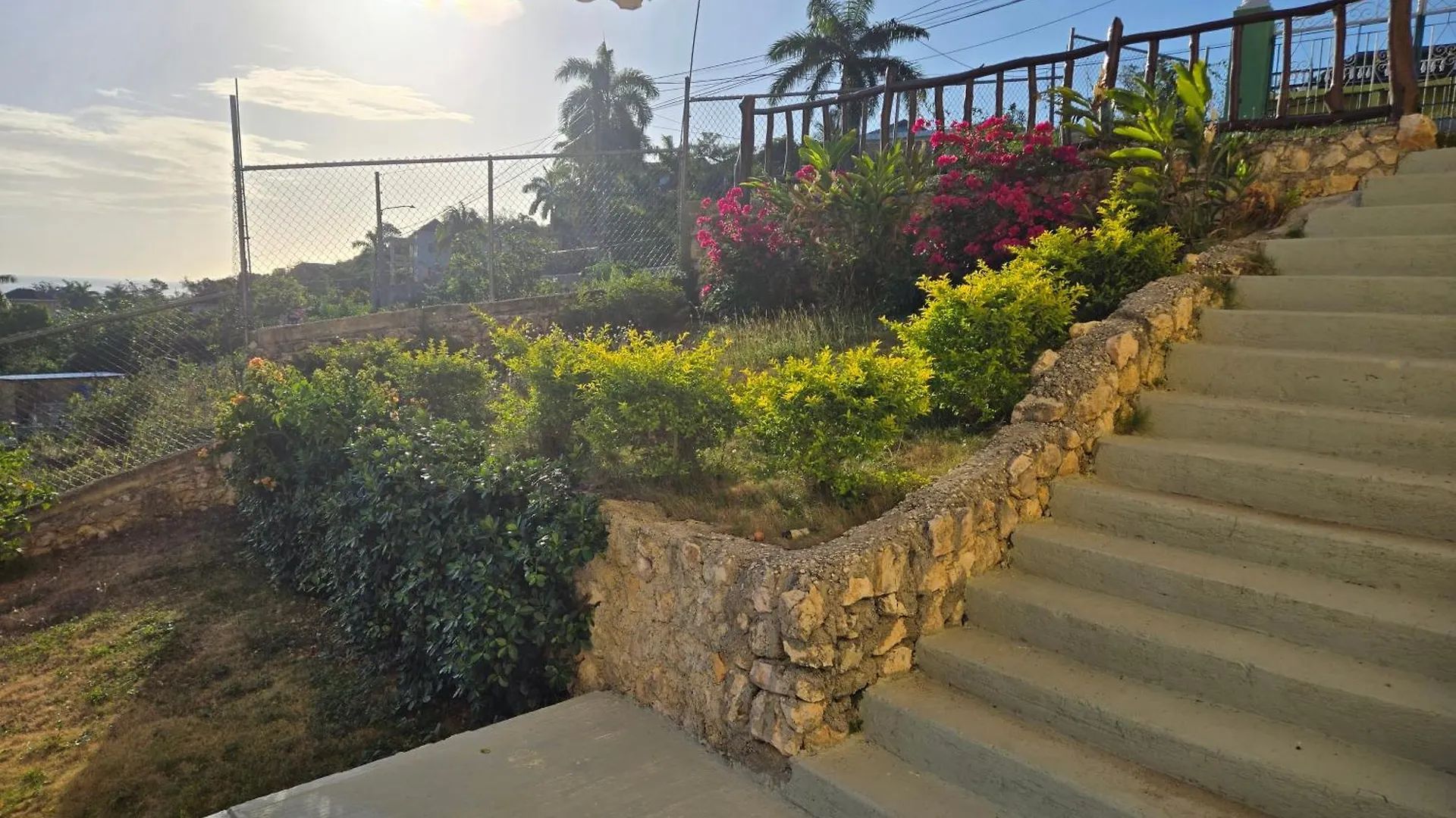 Poinciana Apartment Two مونتيغو باي